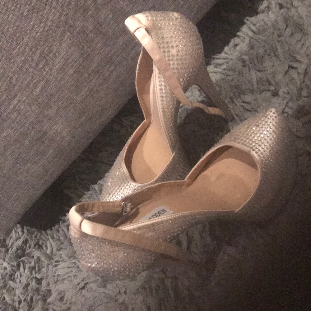 Shoes - Picture 2 of 4